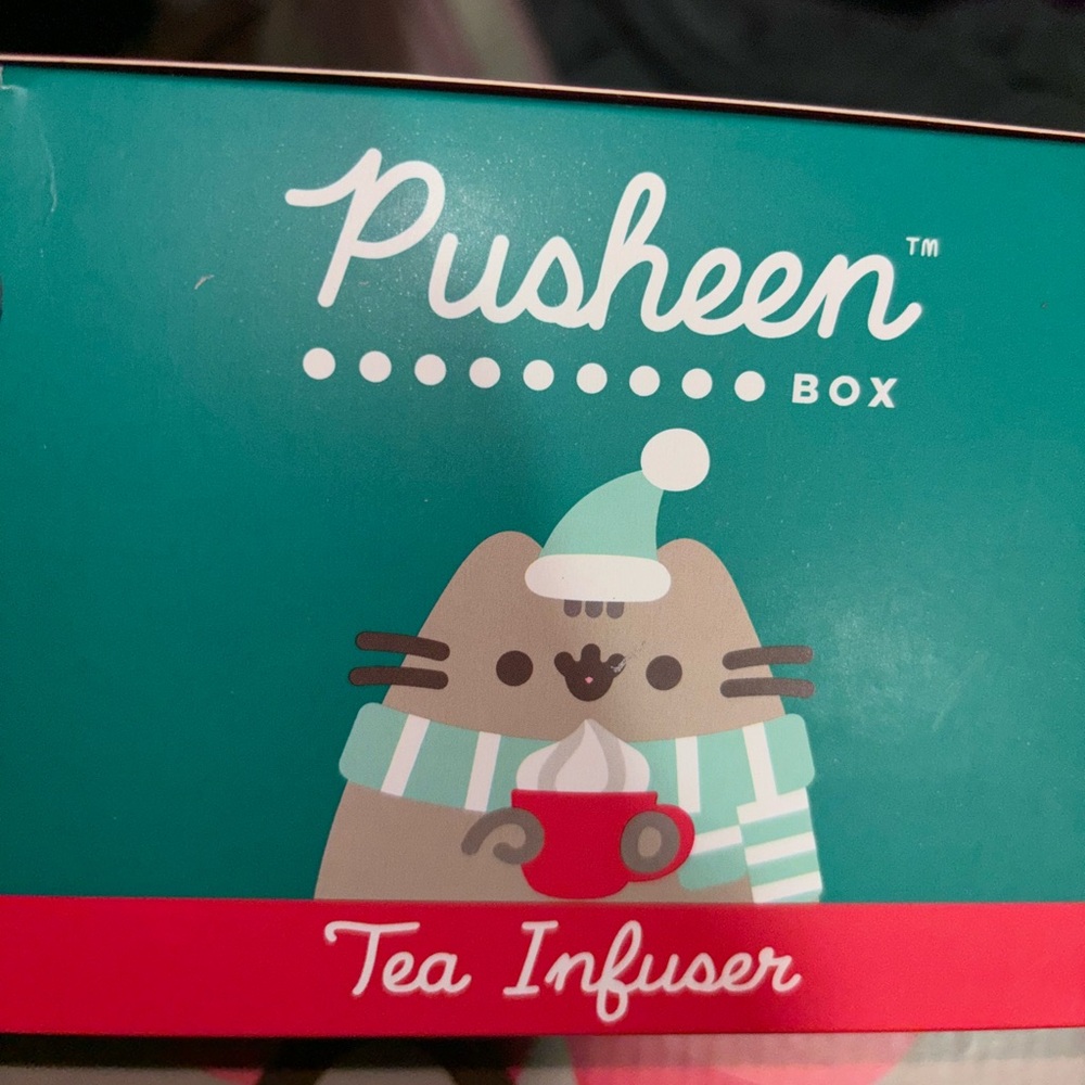 Pusheen Christmas tea cup exclusive